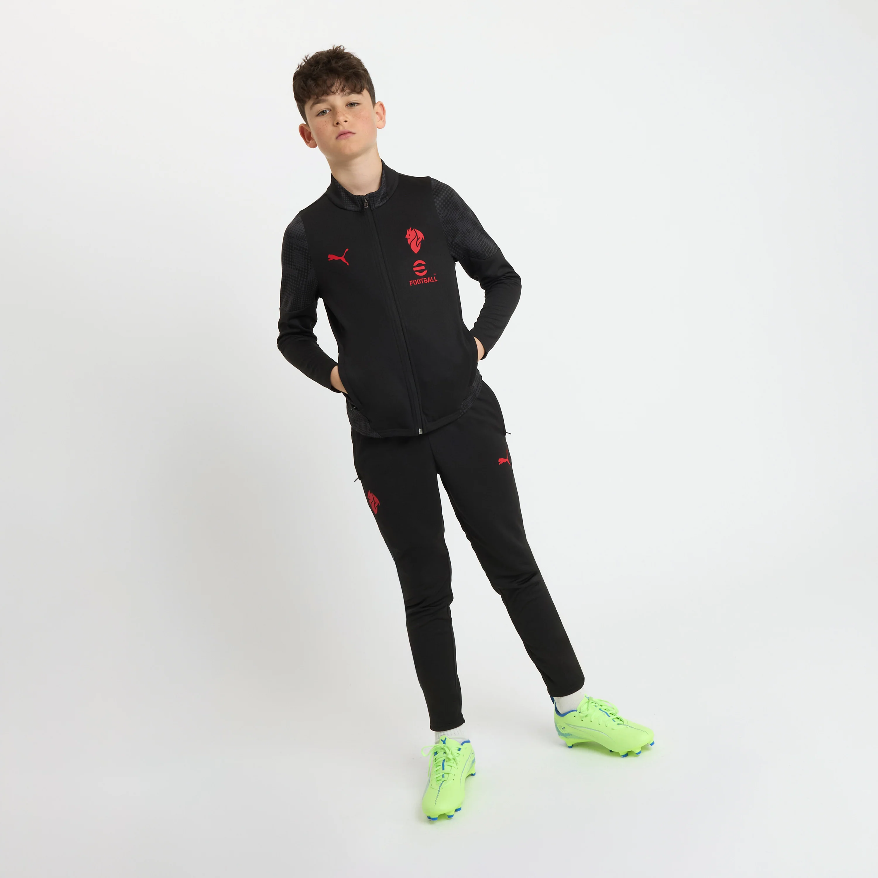 GIACCA NERA BAMBINO MILAN TRAINING 2025/26 CON ZIP E TASCHE - Image 4